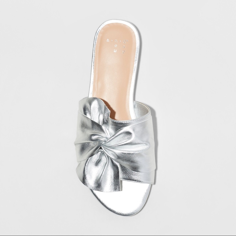 Women's Huntress Metallic Knotted Slide Sandals-B1 - Picture 2 of 3